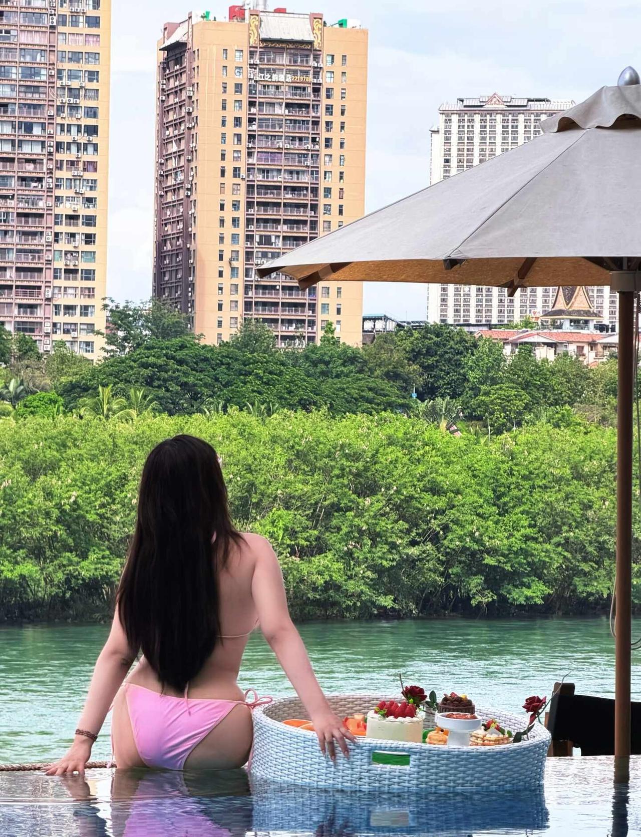 🍑无边泳池泳装微胖