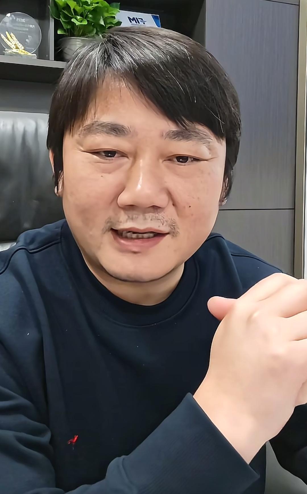 张雪这个人真的是很聪明，很懂互联网，也是一个超级会公关的人。张雪在前两天发了一个