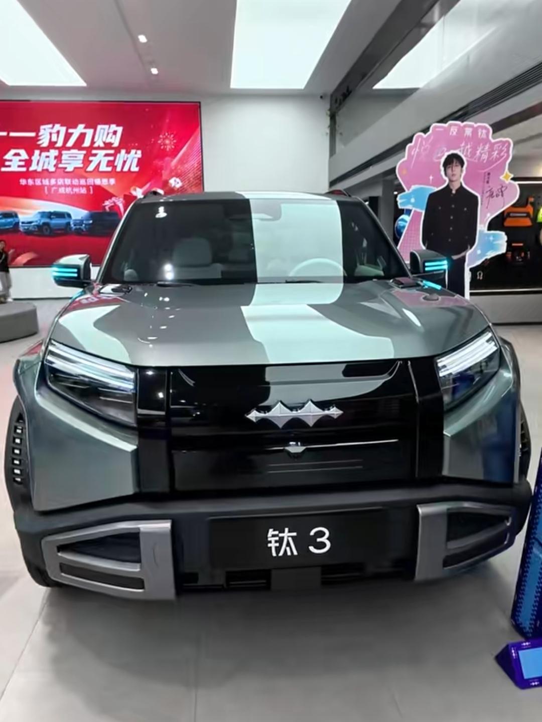 上次方程豹4s店之行，把方程豹的四款车型体验了一个遍，今天就说说方程豹中尺寸最小