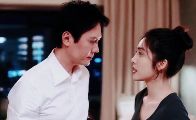 山西一对夫妻在家闲来无事，丈夫突然对妻子说：“老婆，他们说我配不上你，你说我有那