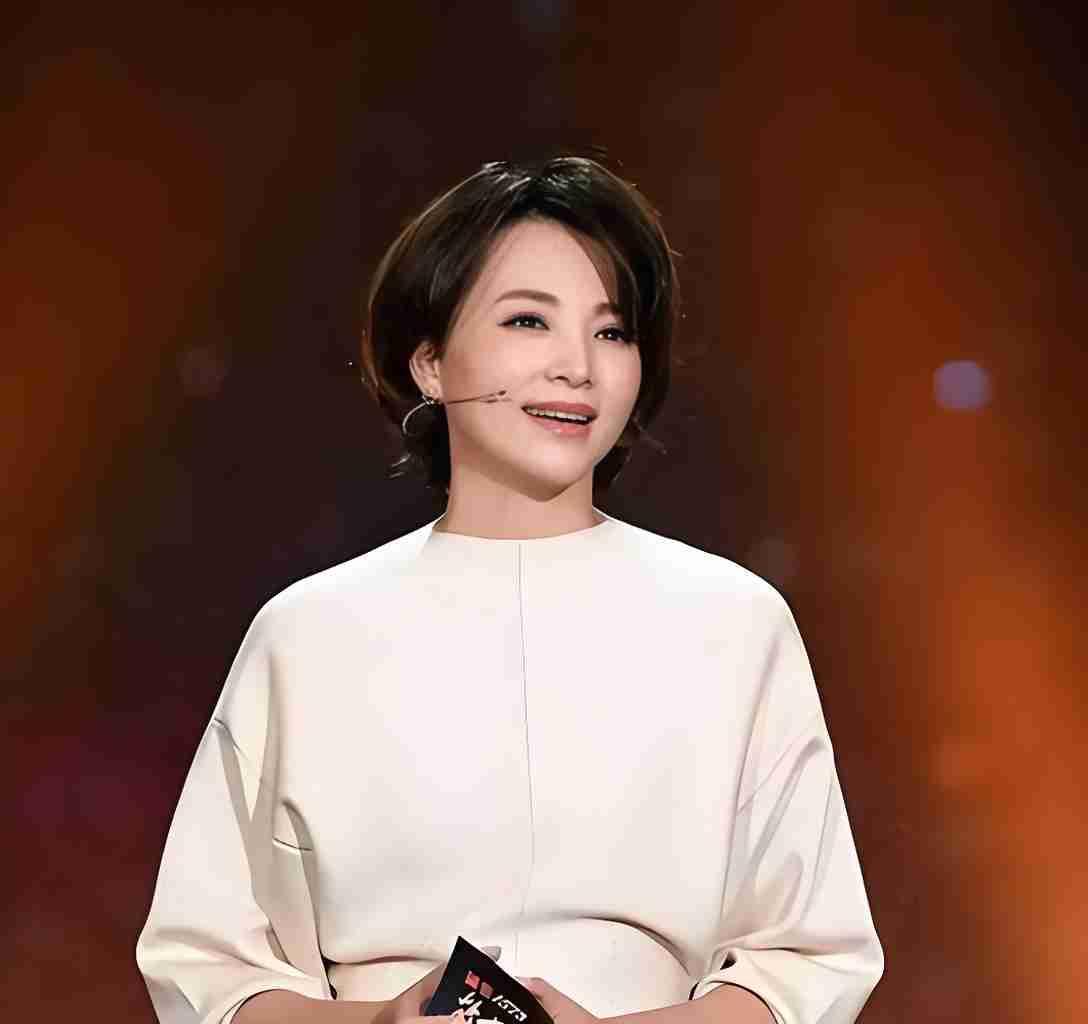 “不是不爱了，是累了”——这句话，戳中了多少妻子的心？董卿说过，婚姻里最毁感