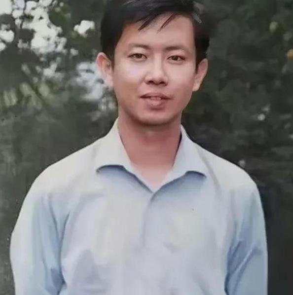 “我宁死也不道歉！”2019年，在乡镇执教19年优秀教师，在亲吻自己儿女后，来到