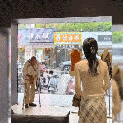 美女:你敲，你敲啊大爷！