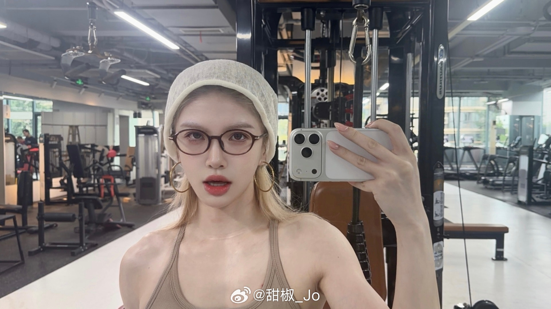 自己买了顶奶酪色亚麻帽子搭配本来今天自我感觉蛮良好的直到中年人教练问我今天为什么