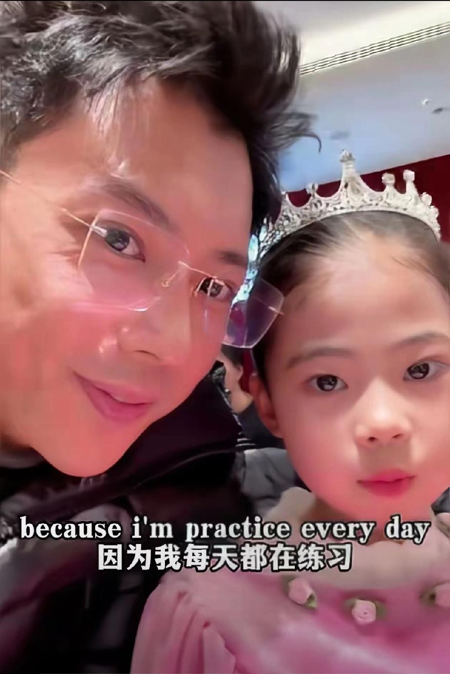 朱时茂为小孙女举办首场钢琴演奏会，现场温馨又闪耀！儿子朱青阳与