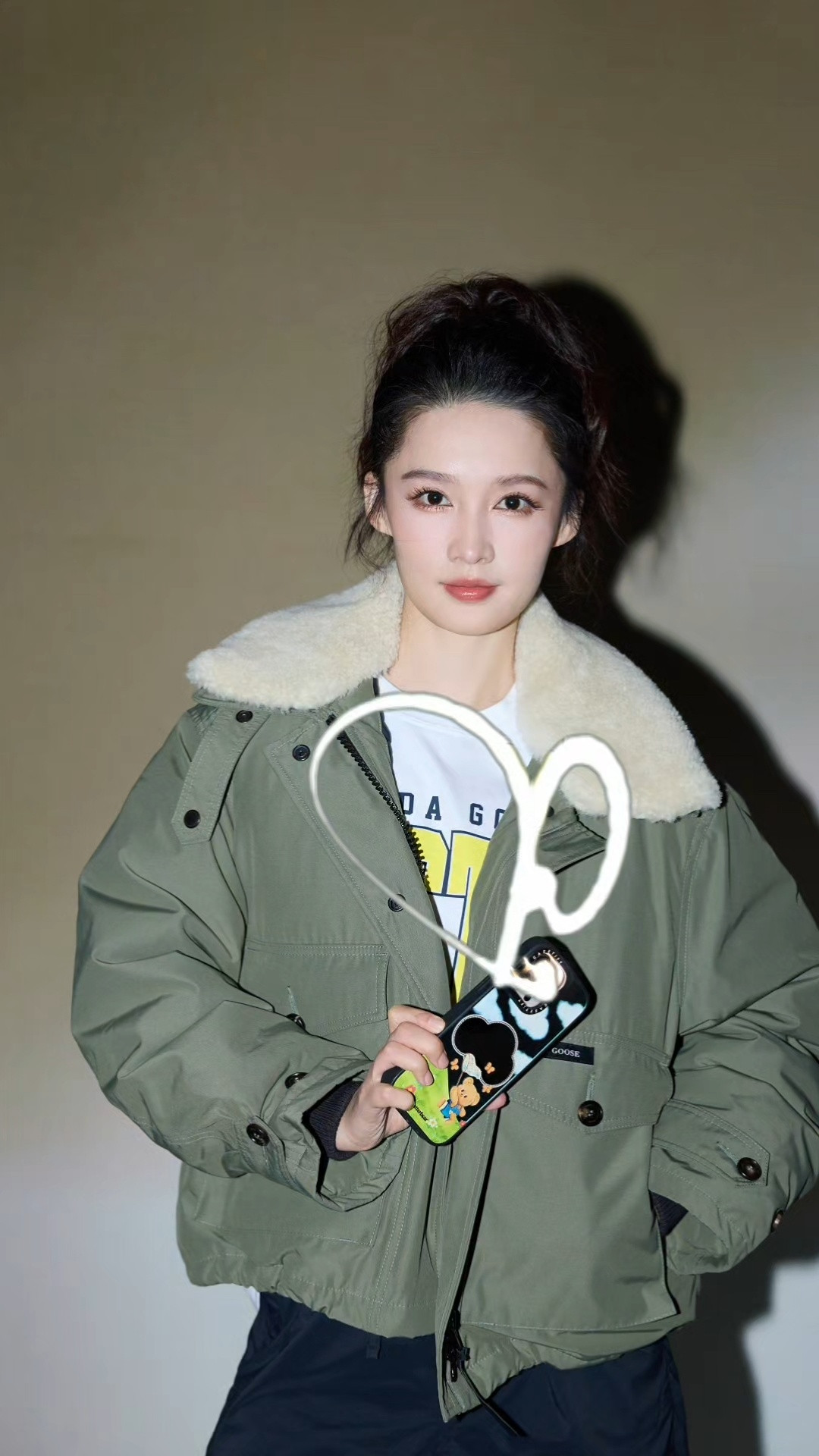 ！赶上热点了哈哈光绘签还发了两条抖，快去看沁抖和工作室抖李沁杨雨竹🎋李