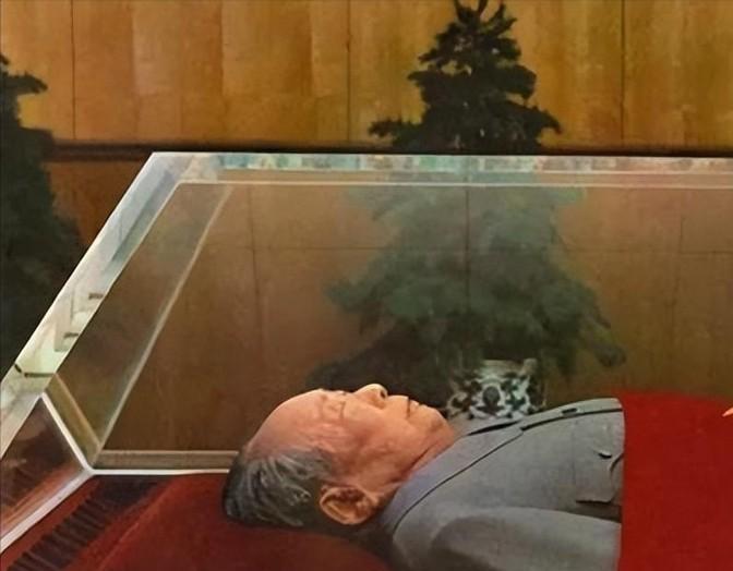 毛主席遗体防腐多年来花费无数，光是保存遗体的水晶棺，纯度高达99.99%价值不菲