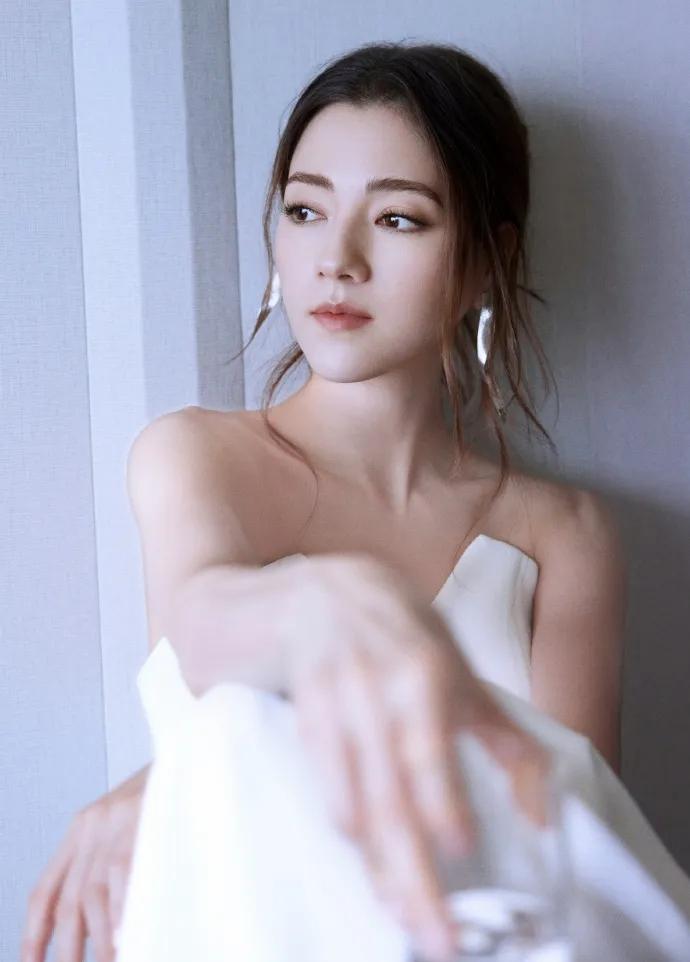 娜然肯定已经进了霍家，都在猜测娜然进了霍家没有，我敢打赌她已经是霍家的人了，能去