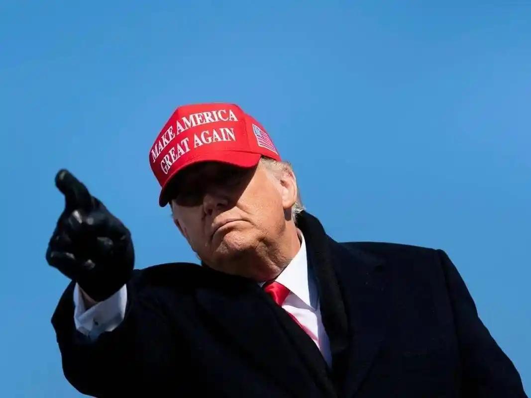 ·特朗普太直了，直得你都有点不好意思说他坏，当主持人质问：“你怎么能信中国这种坏