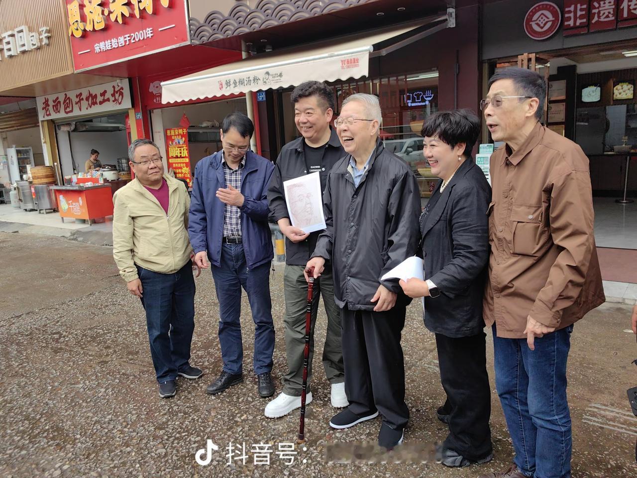 高手遇专家[赞][赞]，地道武汉话，好听[赞][捂脸哭]