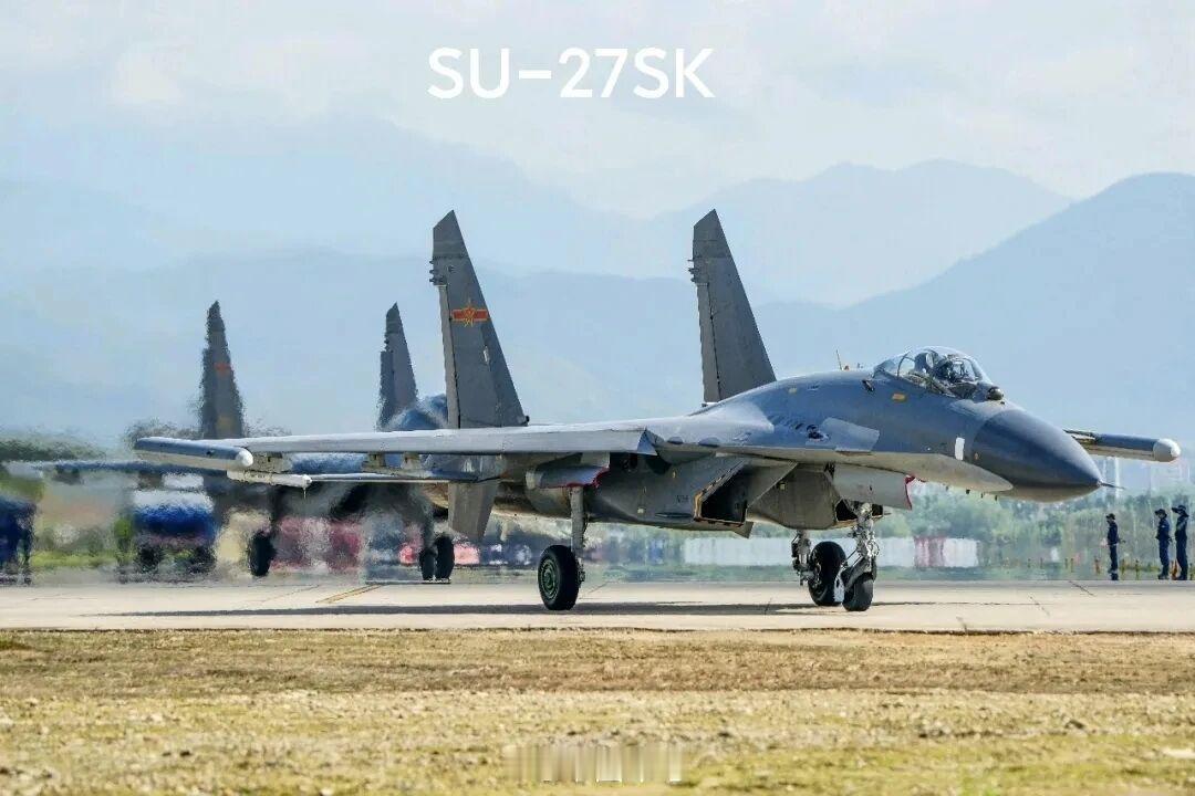 中国侧卫战机大全及主要特征总结：1.SU-27系列雷达罩均带缺口、均为单前轮、