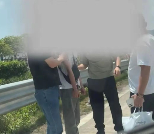 5月31日深夜，徐先生和妻子途经安徽芜湖时，接到了一个顺风车订单，乘车的是一位2