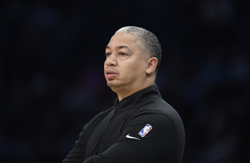 今天，快船主帅泰伦·卢在训练结束后接受了采访。记者：“考虑到西部现在的局势，你们