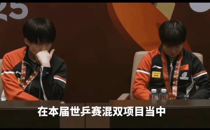 莎莎执头成功，居然还低着头悄咪咪的笑了！[呲牙笑]大头现在真的很懂了，歪头看一下