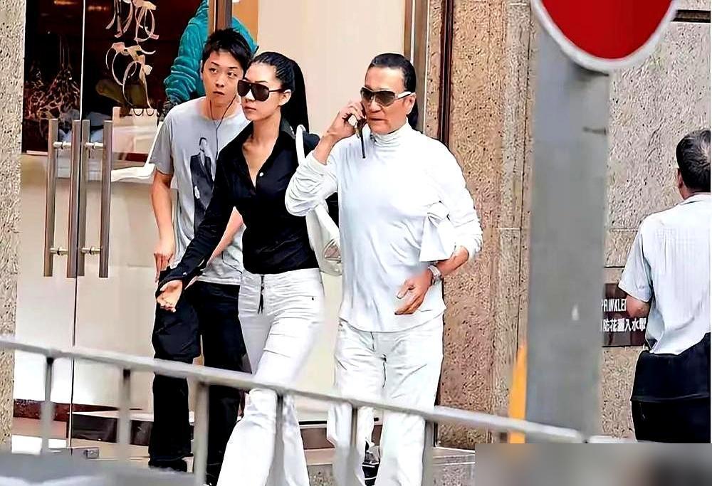 谁说郭嘉文是“豪门弃妇”？人家手里握着上亿豪宅，现在更是两家店的老板娘！媒