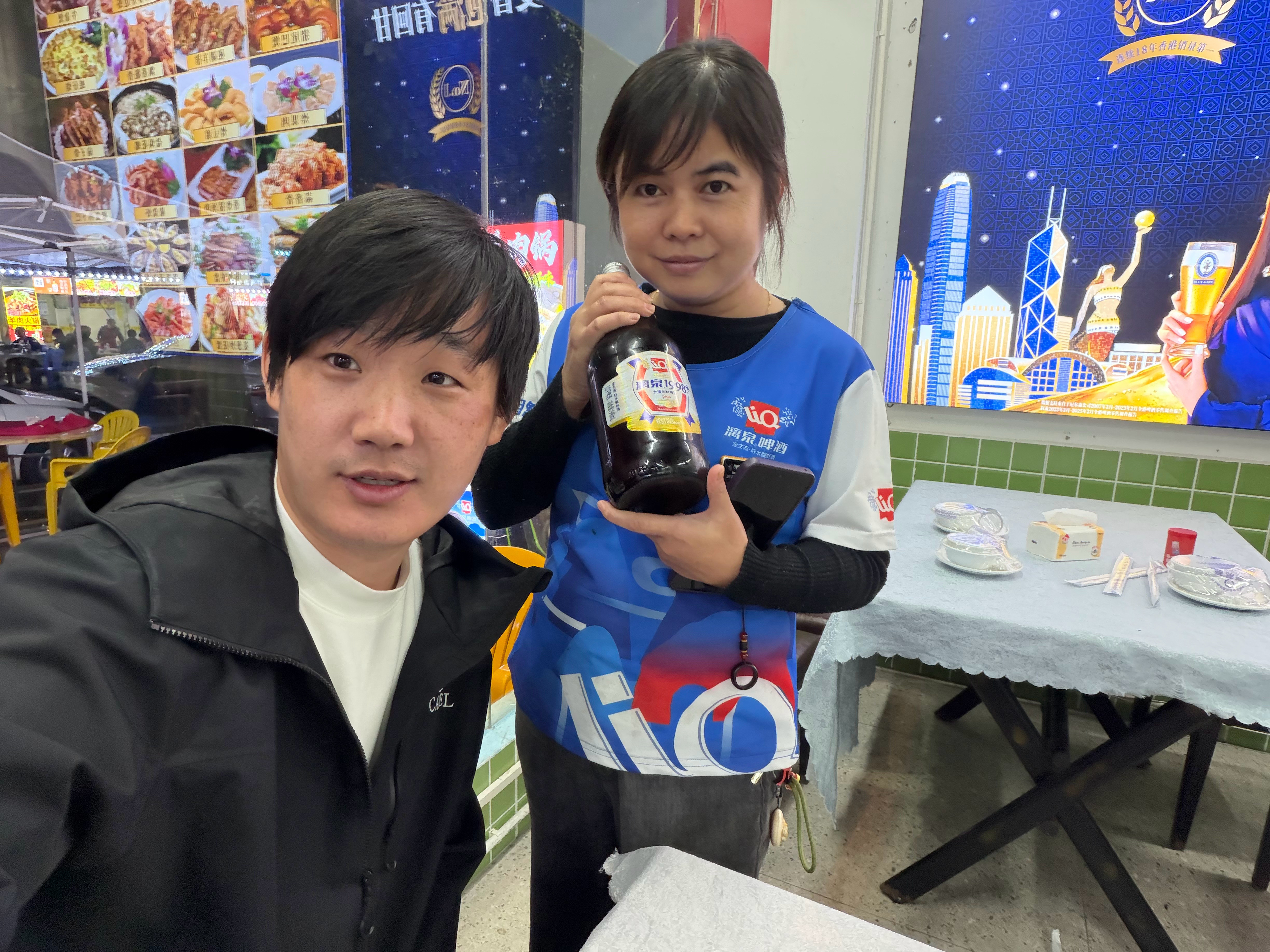 深圳这么小的，吃了5个饭店，都能遇见她，漓泉啤酒最佳女销售，重点这一次还是比较远