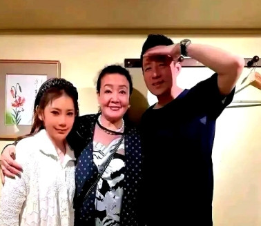 马上暑假啦！好消息传来！汪小菲的两个孩子终于可以回京读书啦！说起隔代