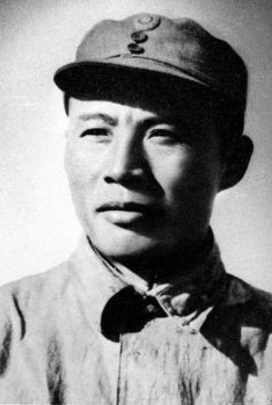 1937年，吕正操麾下一个营被日军包围，他正要率部营救，谁知军长却发来电报：“这