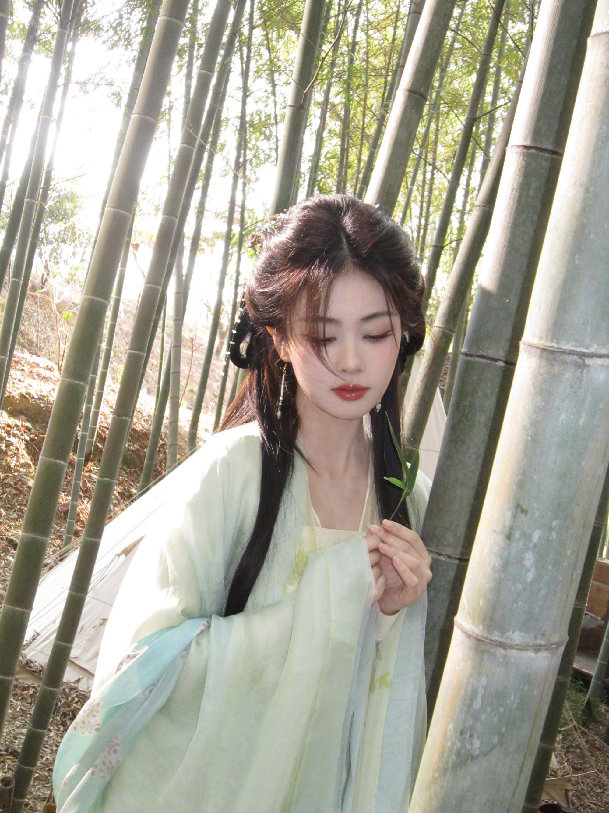 白鹿最后一次当花如月花如月九连拍来啦花姐限时返场，今晚的白鹿好棒！准备和这个漂