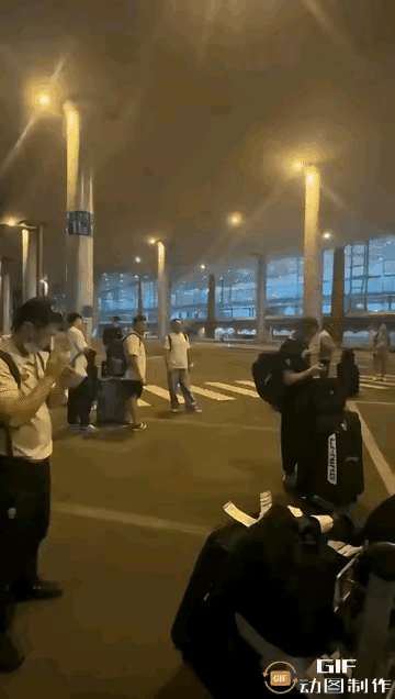 广厦男篮到北京后大巴车不接纯属谣言！有广厦自媒体发出球队落地北京后无人接的视
