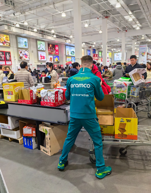 俺不行了哈哈哈哈！谁来了我们中国都得进货！阿斯顿马丁和法拉利车队来开市客采购了