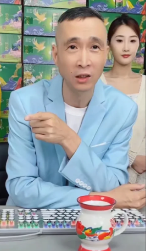 条子忙活完杨老爷子的葬礼，回归直播了。结果一堆人说，杨老爷子头七都没过，你就开直