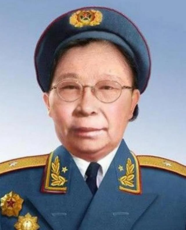 1957年，新中国首位女将军衣锦还乡，村民热情接待，却也遇上了曾经毒打过自己的前