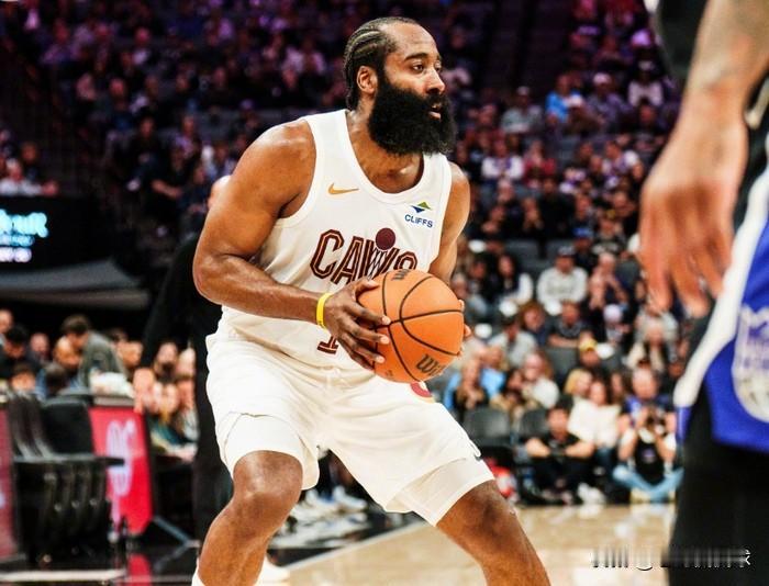 快船队记TomerAzarly为骑士新援哈登鸣不平！今天在马刺当家控卫福克斯递