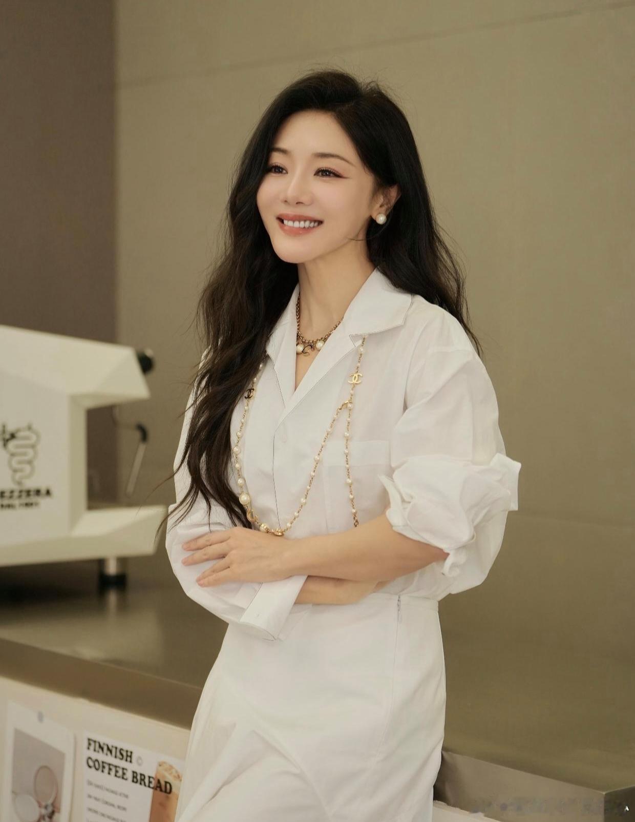 1.邓家佳当初婉拒《浪姐》邀请，是不愿一直消耗《爱情公寓》的情怀热度。当初王传