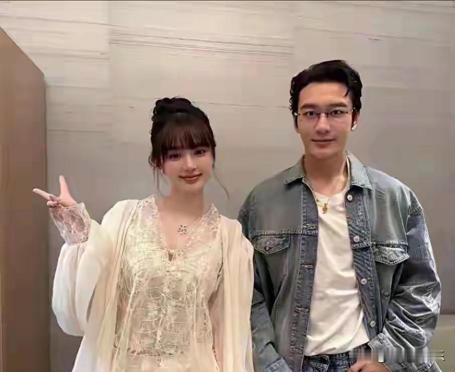 48岁黄晓明又被传新恋情，女方26岁比他小22岁，整整差了一辈人的年纪先别急
