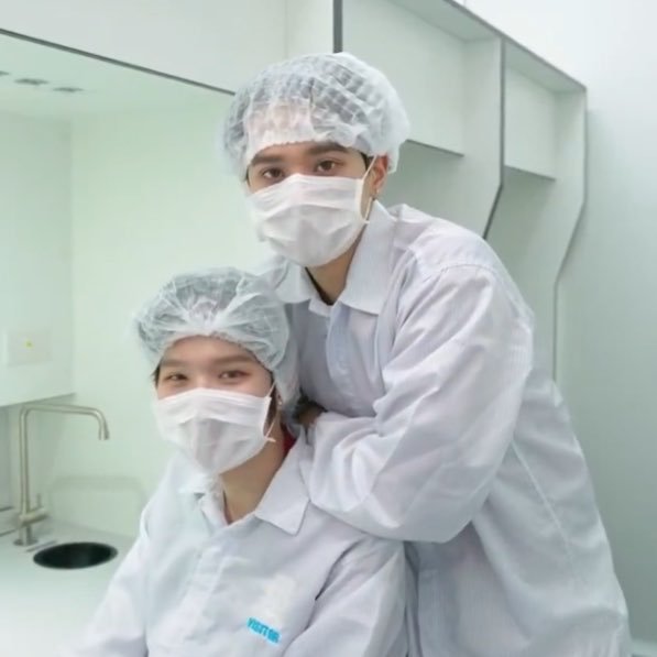 这俩图放一起怎么有种怀孕进产房的即视感​​​