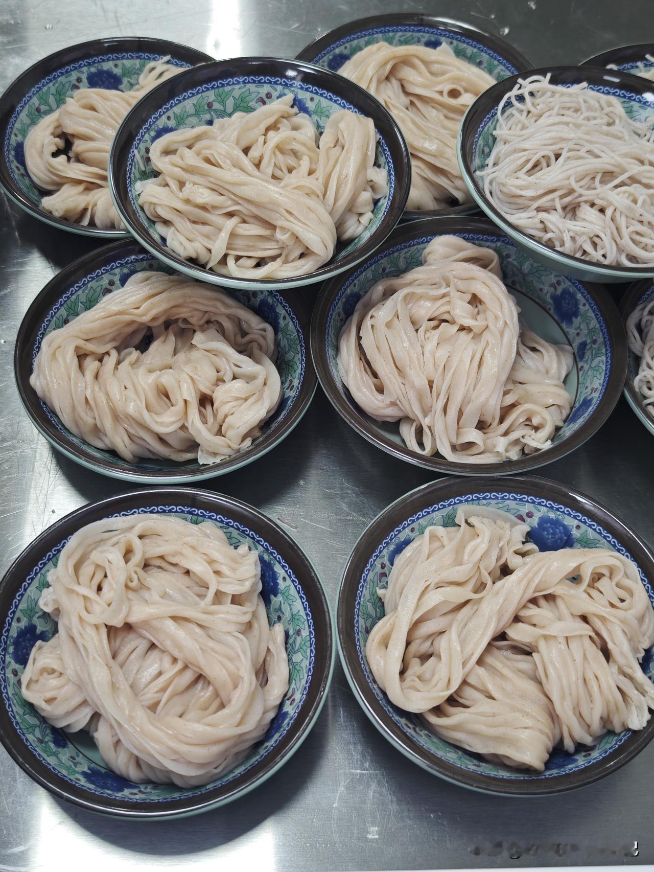 自驾游第526天（2026.1.14）今天不吃米线来碗米干🏡环境:店铺就位