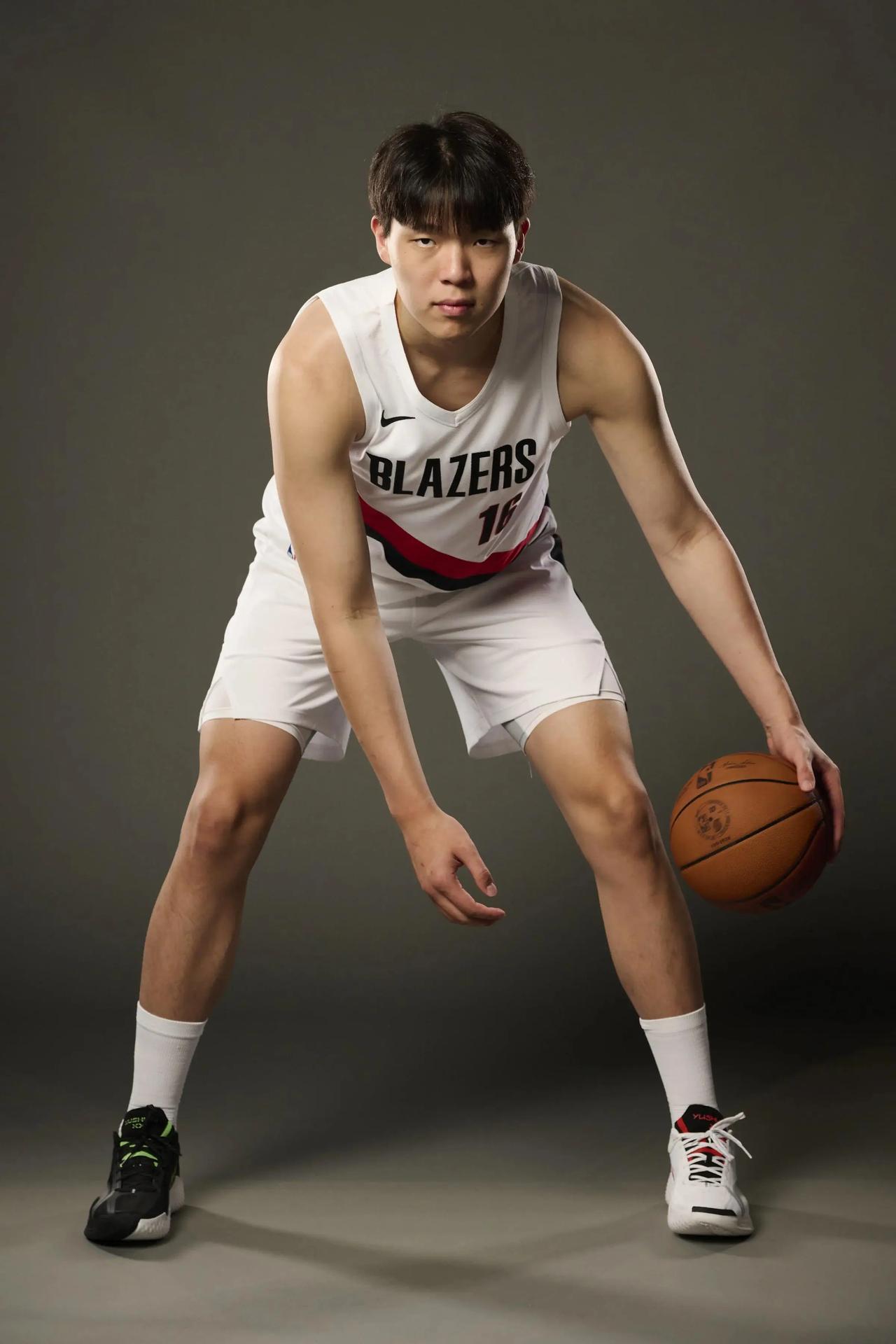 杨瀚森在开拓者前景不妙，特别是克林根打出了全明星的数据，开拓者战步行者，克林根在