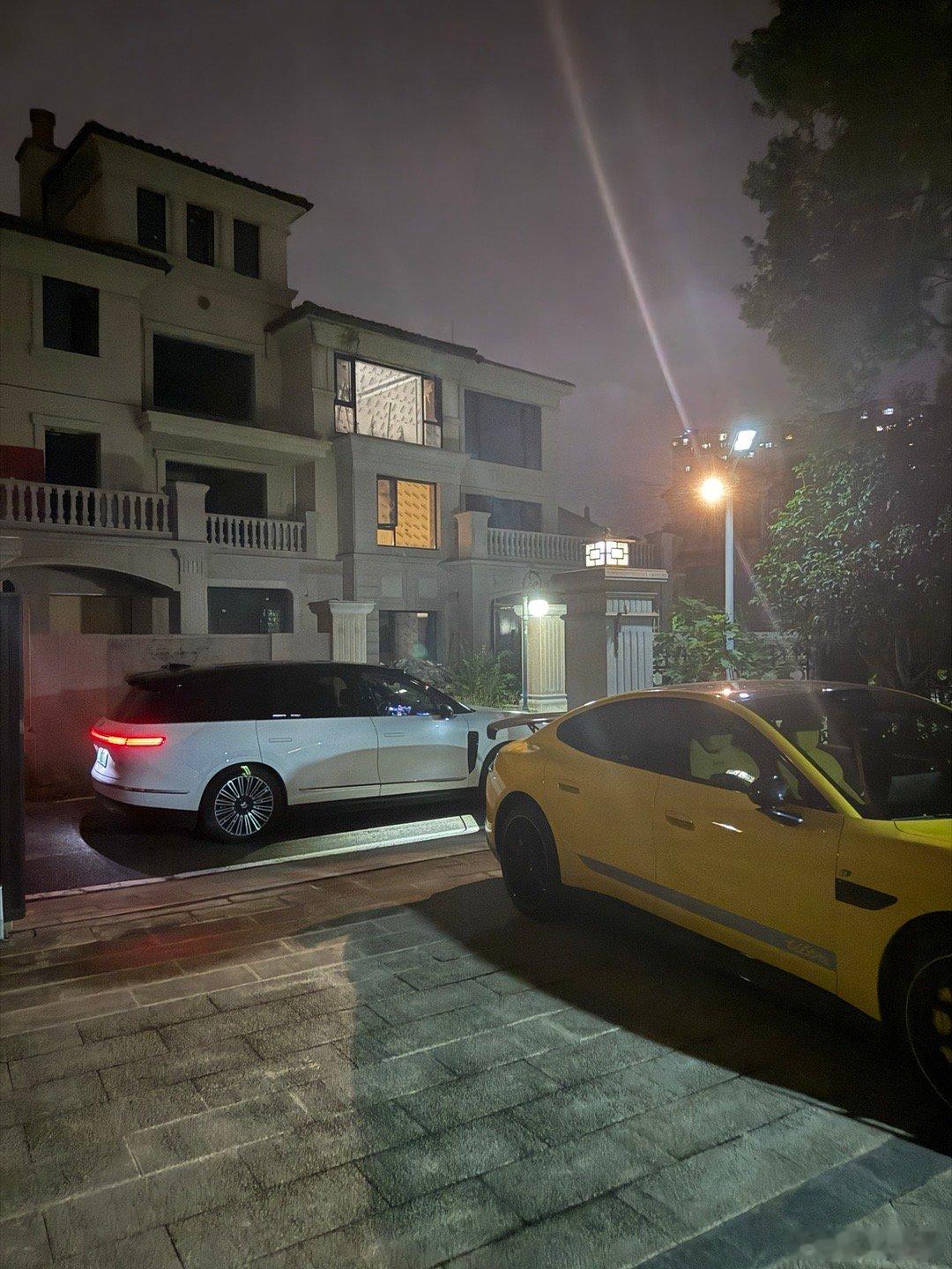 蔚来的服务真心不错大晚上还上门试驾​​​