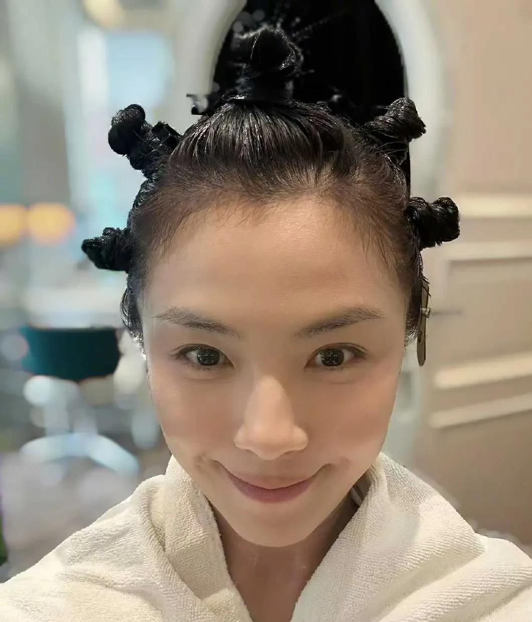 这样的刘涛哪里能看出来真实年龄，也太漂亮了，刘涛47岁了，25年前因为演了《外来