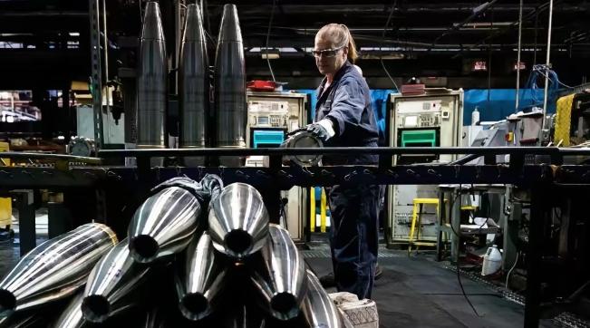 美军武器急需补充库存之际，中方果断宣布稀土涨价，这下白宫傻眼了！中国稀土直接