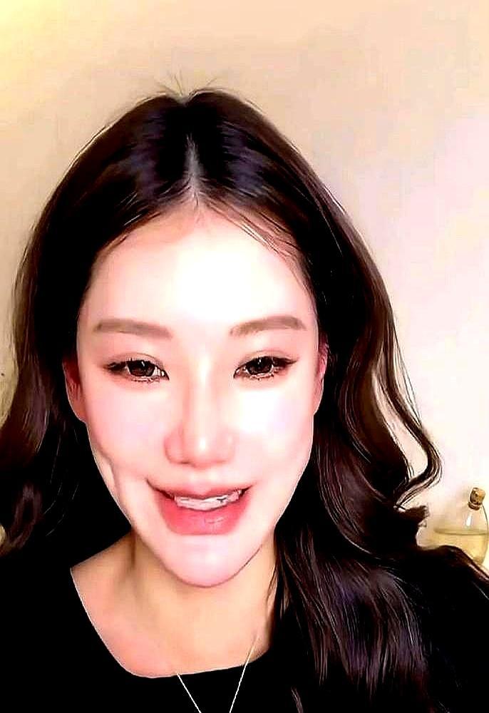 小S在节目上吼“宝贝！姨妈来啦！”，转头吐槽外甥冷得像空气。可后妈马筱梅直播却说