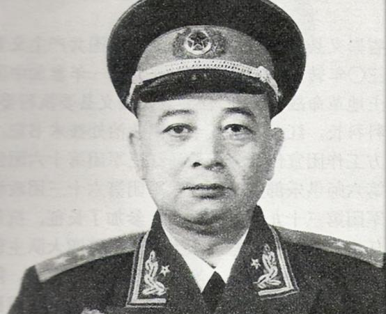 1955年授衔结束之后，周总理正准备离开，却发现台下竟然还站着一个人，便询问是怎
