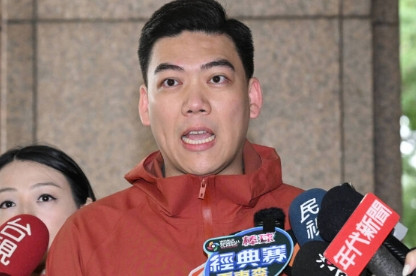 爆调查局闯民宅查罢免问“你蓝还绿？”蓝营罢团：大羁押不够吗蓝营罢免绿委因涉死