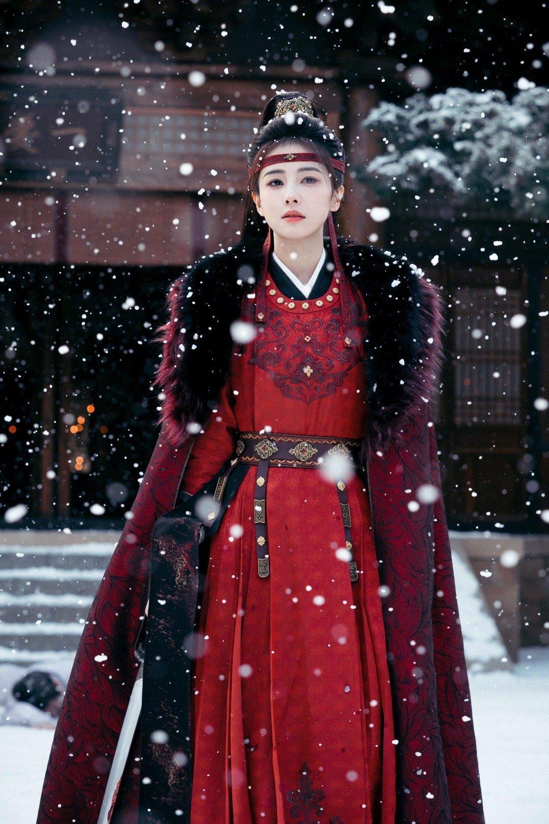 李佩仪失去了世上唯一知晓她不吃鱼的人。往后漫长岁月，她只能揣着两个人的过往，独自