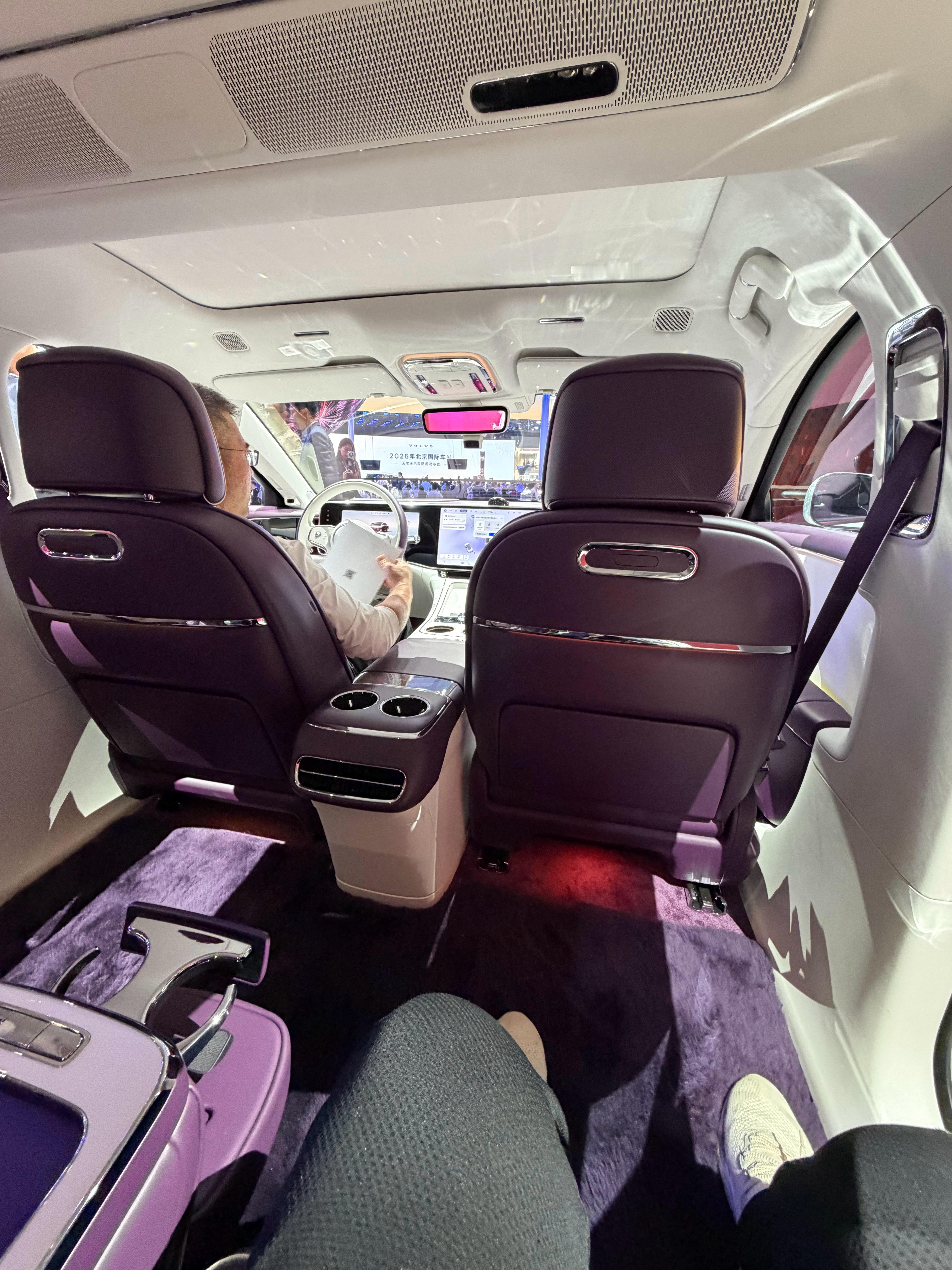 余承东说尊界高定版要来了。直接干到150-200万现款尊界已经非常尊了。我真的无