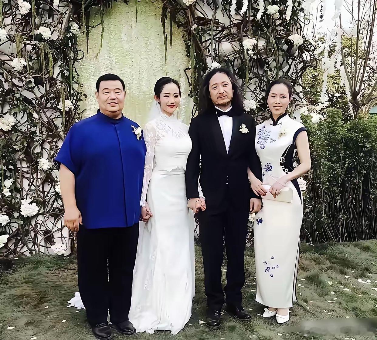 说实话，三宝看起来比万千惠亲爸都年长，万千惠竟然还能对三宝一见钟情，义无反顾要嫁