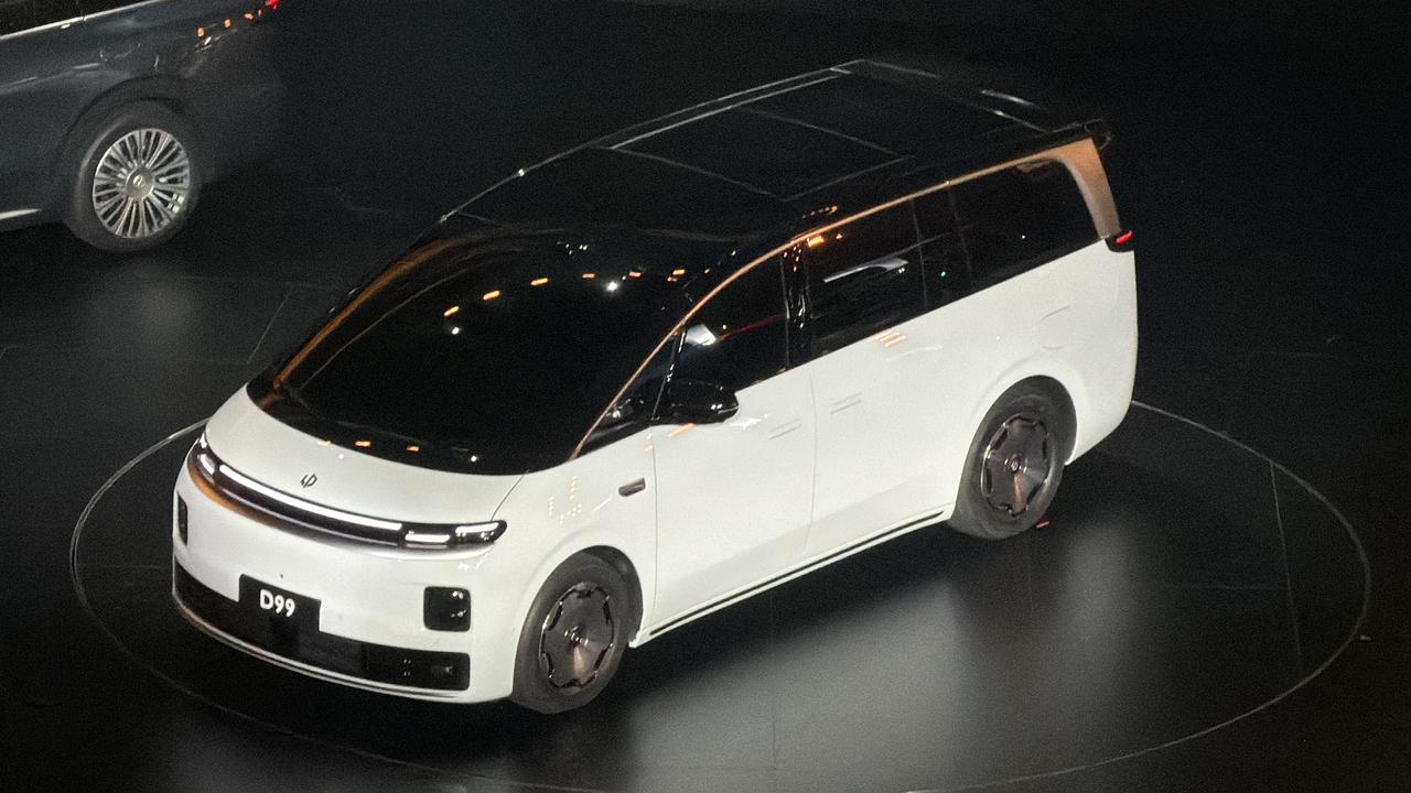 零跑首款MPVD99来了！瞄准30万级市场车长超5.2米，轴距超3.1米，