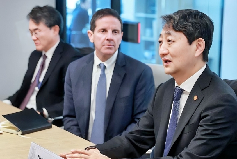 韩国紧急开会当地时间6月2日，韩国召开紧急会议，商讨应对当下的钢铁行业危机，因