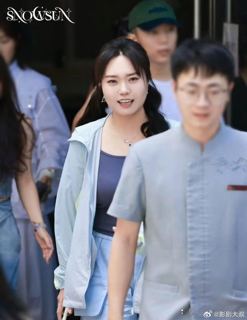 李雪琴也学贾玲减肥的嘛，更美更显年轻，快要瘦脱相了 ​​​