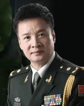 不要低估阎维文的待遇在头条上刷到署名“安逸西柚”的网友写的一篇小作文，题名《