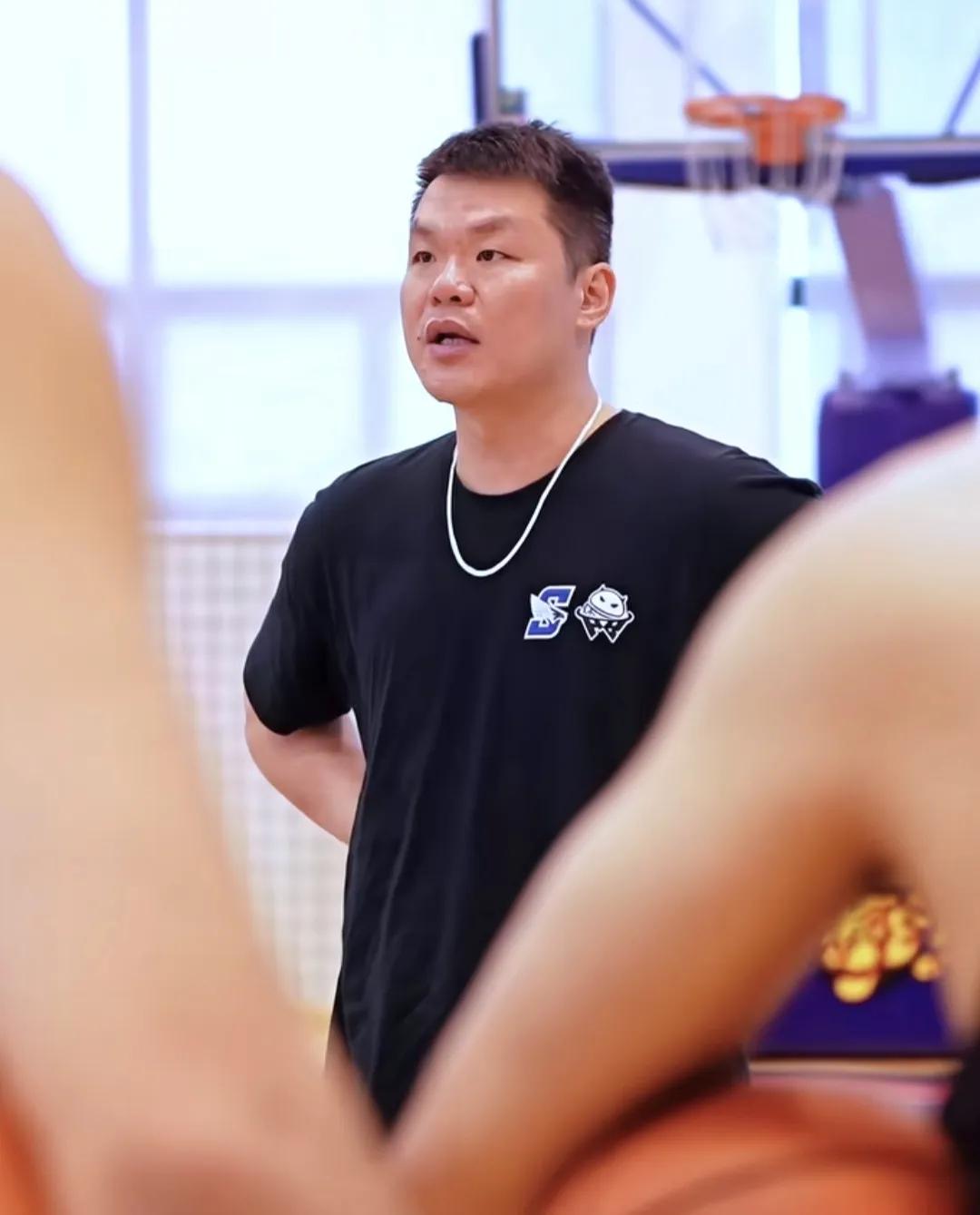 广东队今年的目标:全运会金牌，新赛季争冠。与往年低调相比，今年就喊出来了，这不是