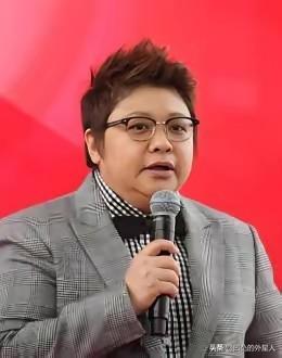 韩红啊韩红，你要真没钱就别捐了吧，韩红在香港大火中捐款1000万，此后一直参