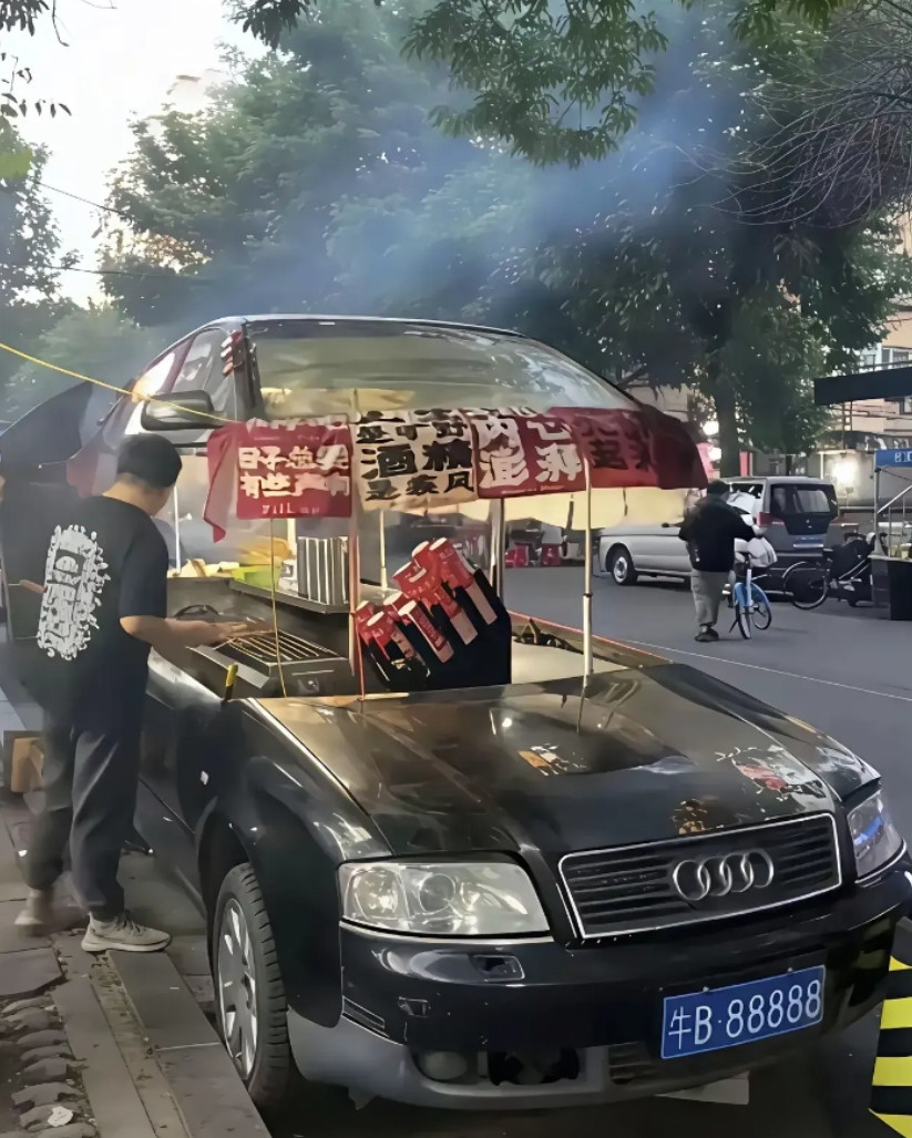 最牛逼的烧烤摊。城管都没办法。