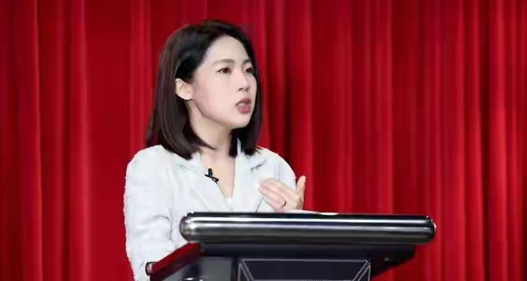 徐巧芯做得好！现在完全是在把郑丽文的主张贯彻得“立院”的具体行动中。尤其是徐巧芯